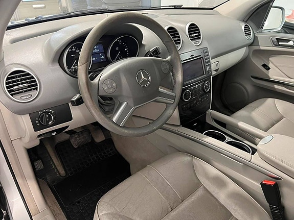 Mercedes-Benz ML320 14 of 24