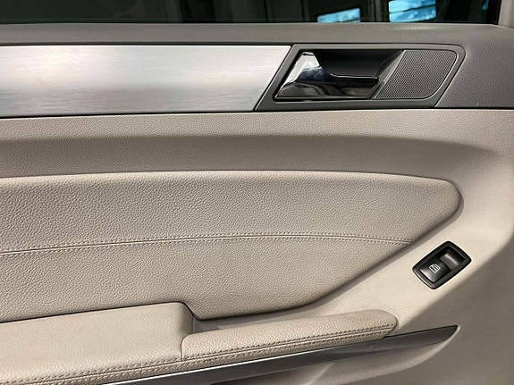 Mercedes-Benz ML320 21 of 24