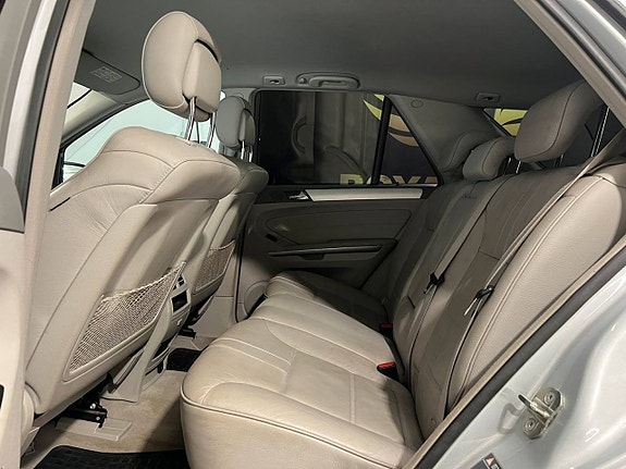 Mercedes-Benz ML320 19 of 24