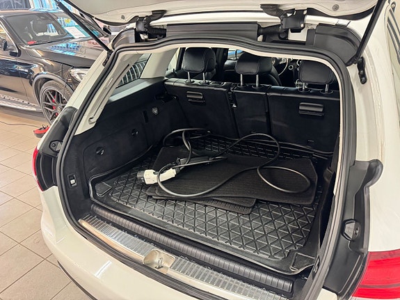 Mercedes-Benz C350 14 of 21