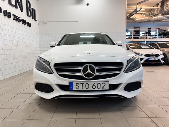 Mercedes-Benz C350 3 of 5