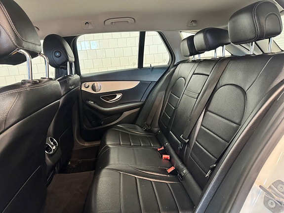 Mercedes-Benz C350 11 of 21