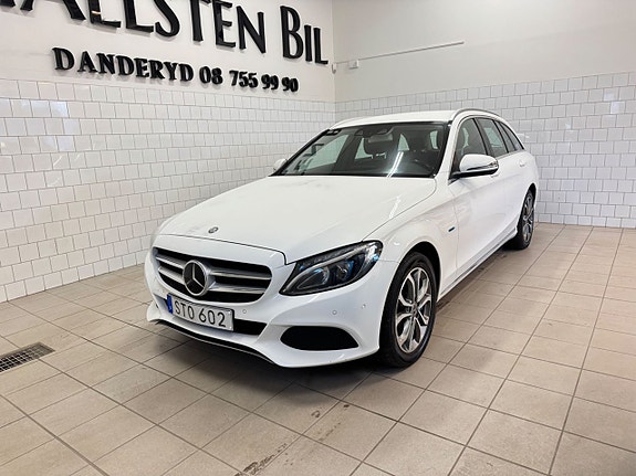 Mercedes-Benz C350 2 of 5