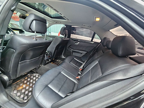 Mercedes-Benz E350 11 of 15