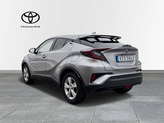 Toyota C-HR 2 of 5