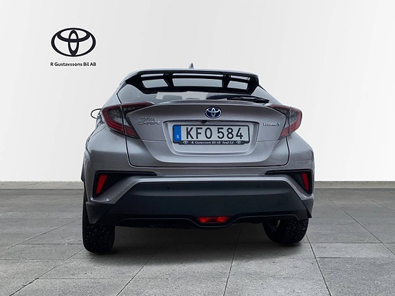 Toyota C-HR 4 of 5