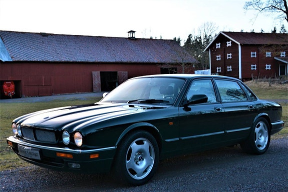 Jaguar XJR