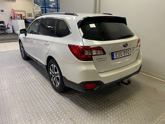 Subaru Outback 3 of 9