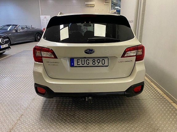 Subaru Outback 4 of 9