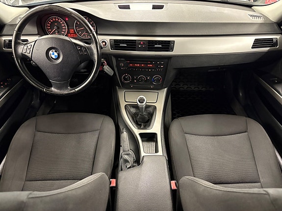 BMW 318i 12 of 16