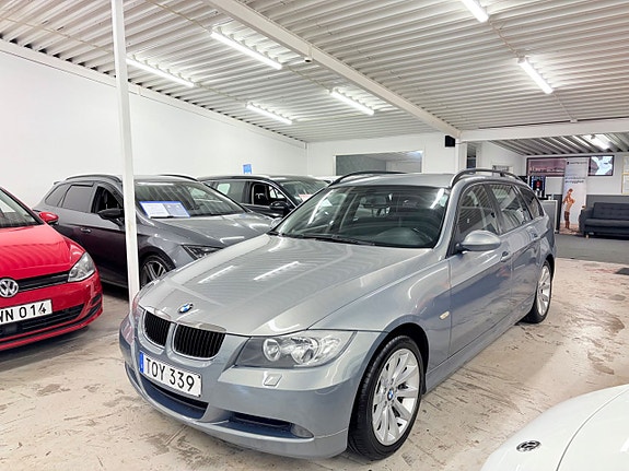 BMW 318i 3 of 5