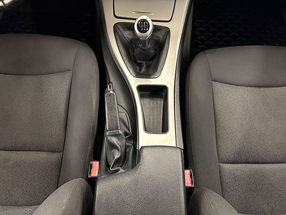 BMW 318i 15 of 16