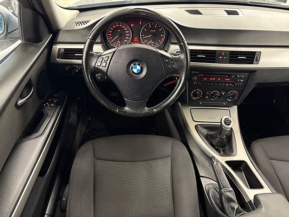 BMW 318i 13 of 16