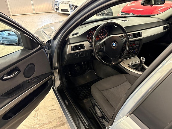 BMW 318i 7 of 16
