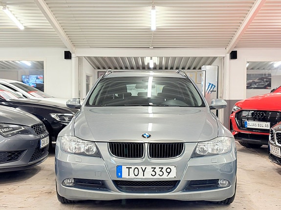 BMW 318i 2 of 5