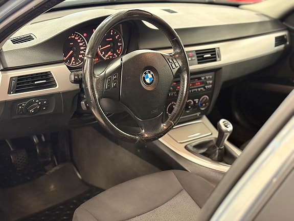 BMW 318i 8 of 16