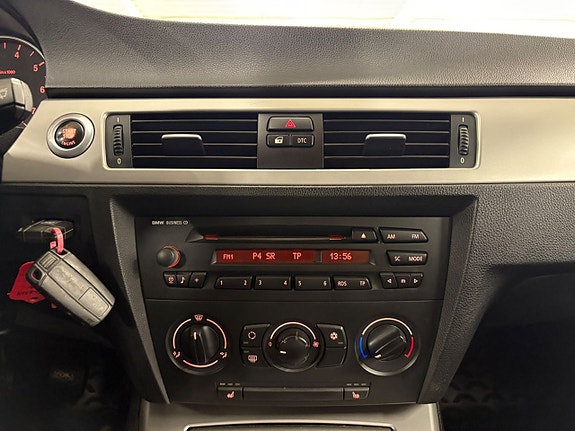 BMW 318i 14 of 16