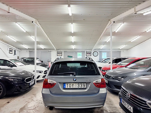 BMW 318i 5 of 5