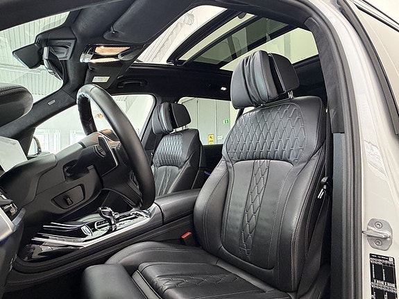 BMW X7 17 of 30