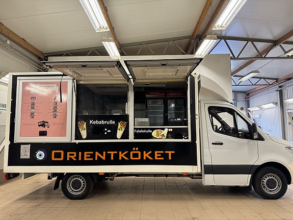 Mercedes-Benz Sprinter Foodtruck 2 of 5
