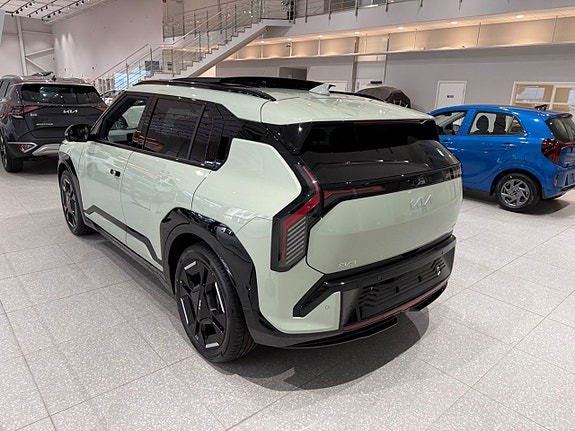 Kia EV3 2 of 12