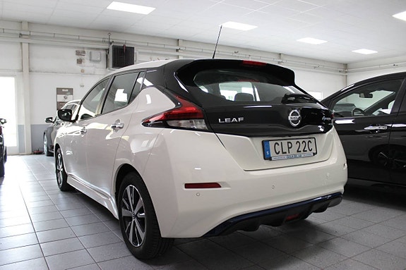 Nissan Leaf 4 of 5