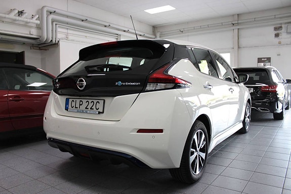 Nissan Leaf 3 of 5