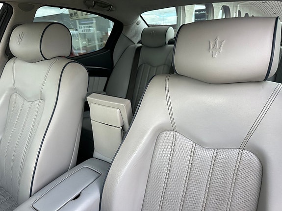 Maserati Quattroporte 17 of 18
