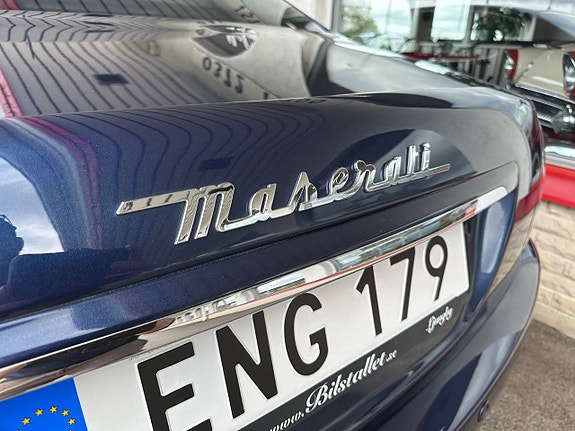 Maserati Quattroporte 12 of 18