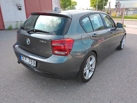 BMW 118d 3 of 5