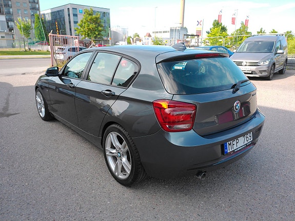 BMW 118d 4 of 5