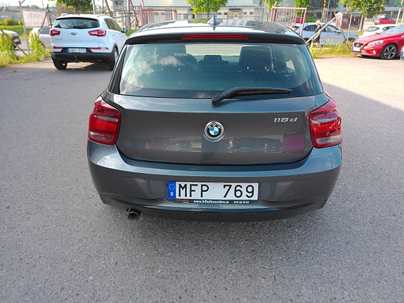 BMW 118d 10 of 12