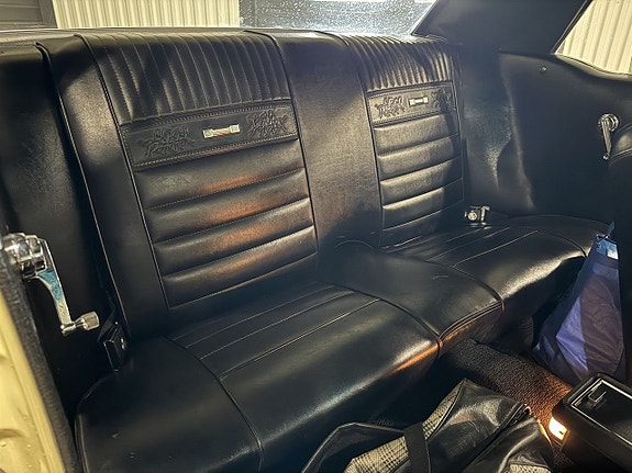 Ford Mustang 7 of 11
