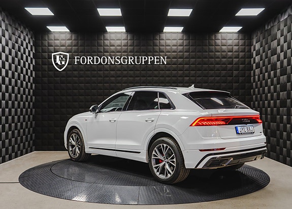 Audi Q8 3 of 27