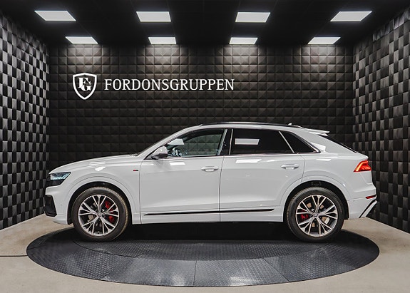 Audi Q8 2 of 27