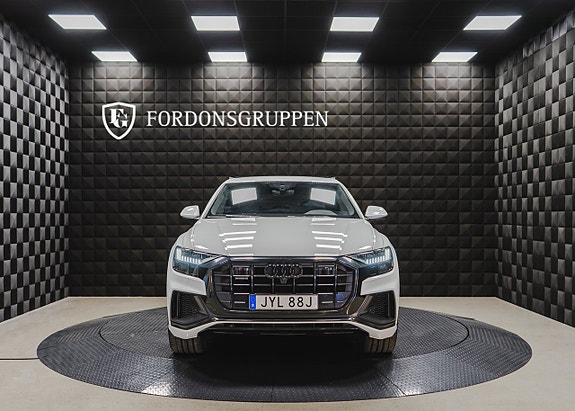 Audi Q8 11 of 27