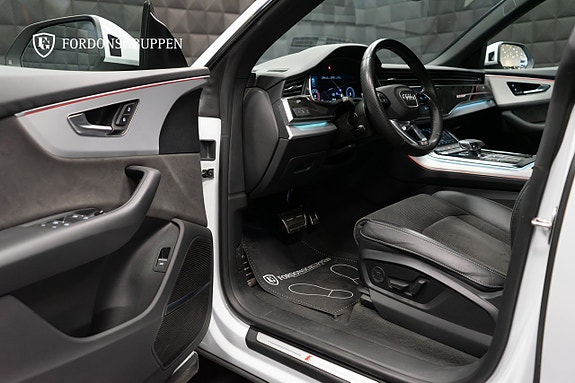 Audi Q8 13 of 27