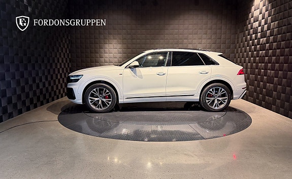 Audi Q8 2 of 25