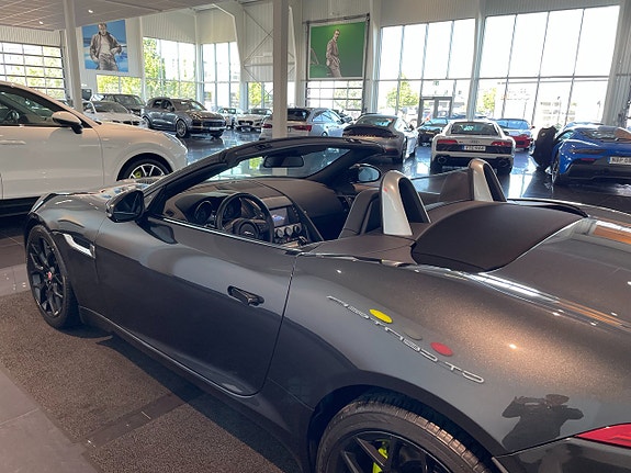 Jaguar F-TYPE 4 of 5