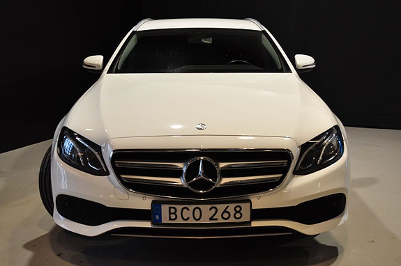 Mercedes-Benz E220 3 of 19