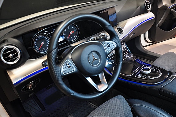 Mercedes-Benz E220 11 of 19