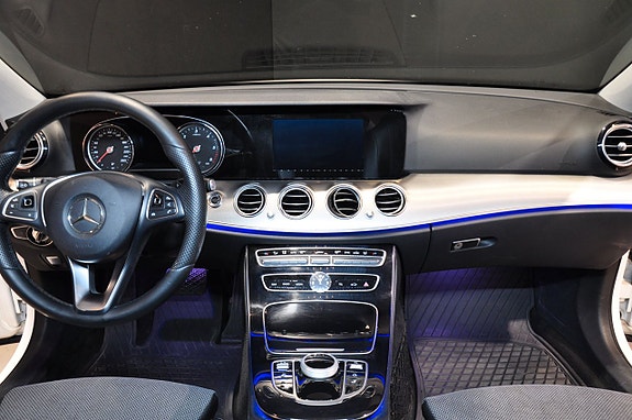 Mercedes-Benz E220 17 of 19