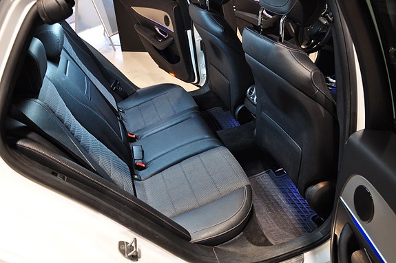 Mercedes-Benz E220 14 of 19