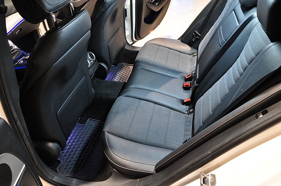 Mercedes-Benz E220 12 of 19