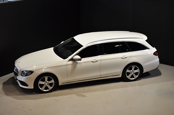 Mercedes-Benz E220 2 of 19