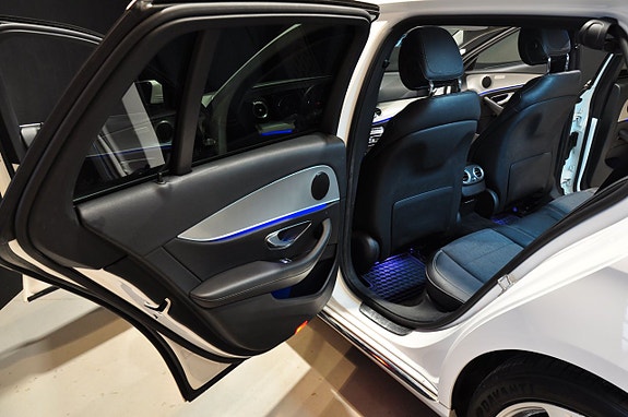 Mercedes-Benz E220 13 of 19