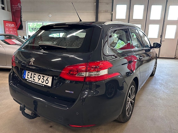 Peugeot 308 SW 4 of 5