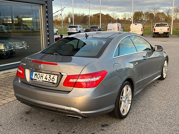 Mercedes-Benz E500 3 of 5