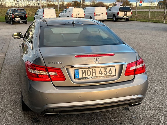 Mercedes-Benz E500 4 of 5