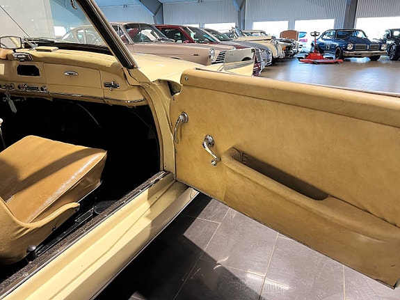 Mercedes-Benz 190 SL 7 of 12